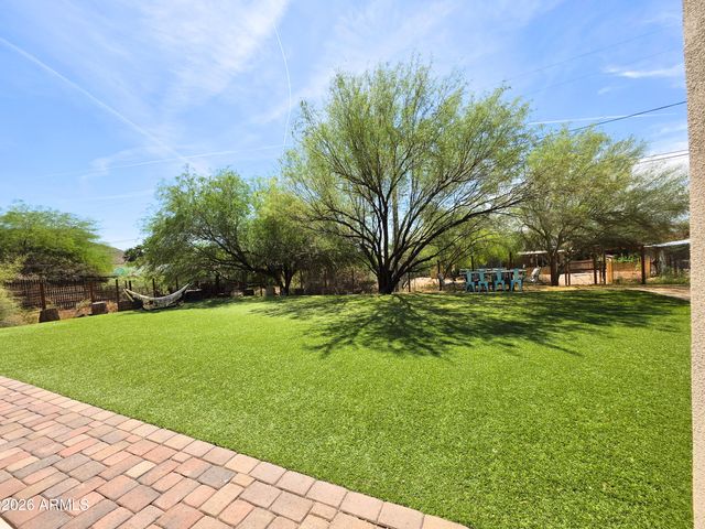 933 W MERCER Lane, Phoenix, AZ 85029