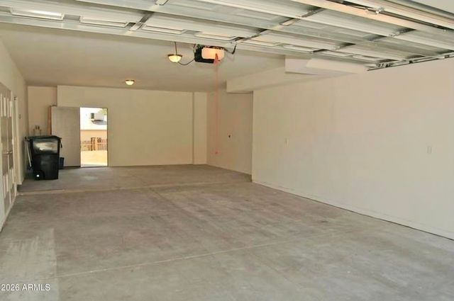 933 W MERCER Lane, Phoenix, AZ 85029