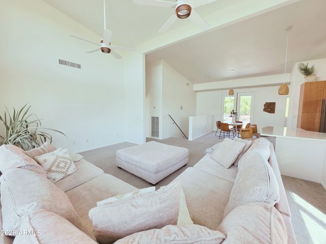 933 W MERCER Lane, Phoenix, AZ 85029