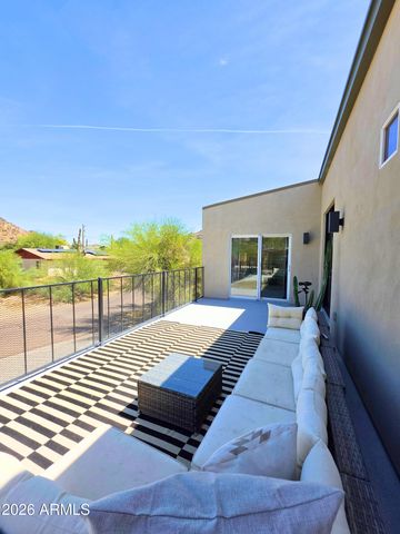 933 W MERCER Lane, Phoenix, AZ 85029