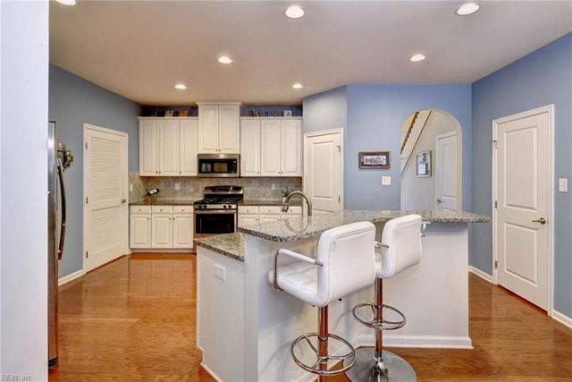 4204 Berry SQ, Williamsburg, VA 23188
