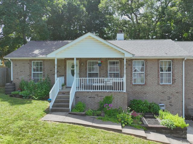 225 High Chaperal Dr, Goodlettsville, TN 37072