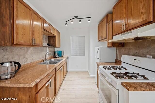 8800 Cedros Avenue 204, Panorama City, CA 91402