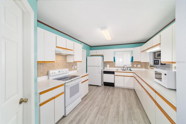 8608 SE 141ST STREET ROAD, Summerfield, FL 34491