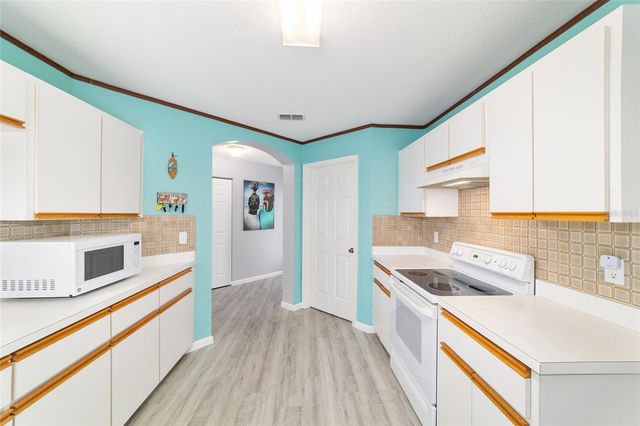 8608 SE 141ST STREET ROAD, Summerfield, FL 34491