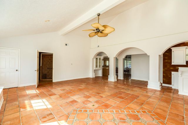 935 Magnolia Street, Lake Jackson, TX 77566