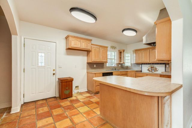 935 Magnolia Street, Lake Jackson, TX 77566