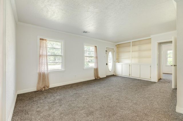 935 Magnolia Street, Lake Jackson, TX 77566