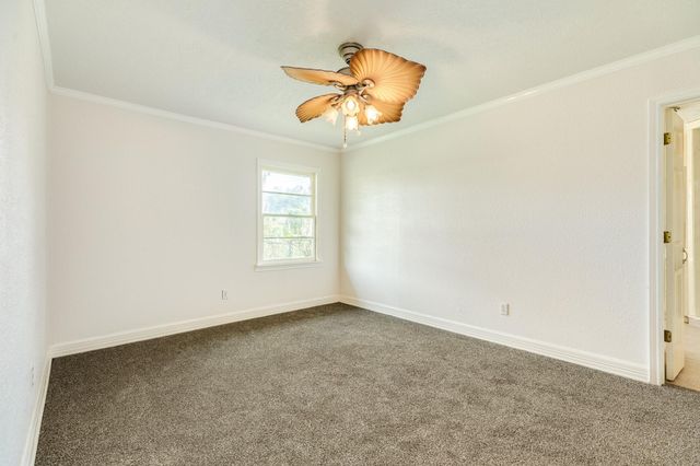 935 Magnolia Street, Lake Jackson, TX 77566