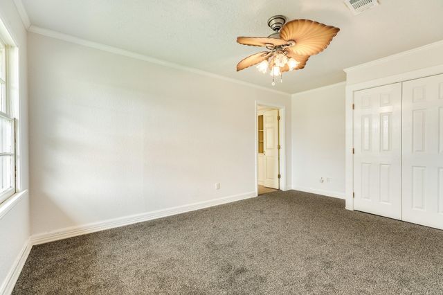 935 Magnolia Street, Lake Jackson, TX 77566