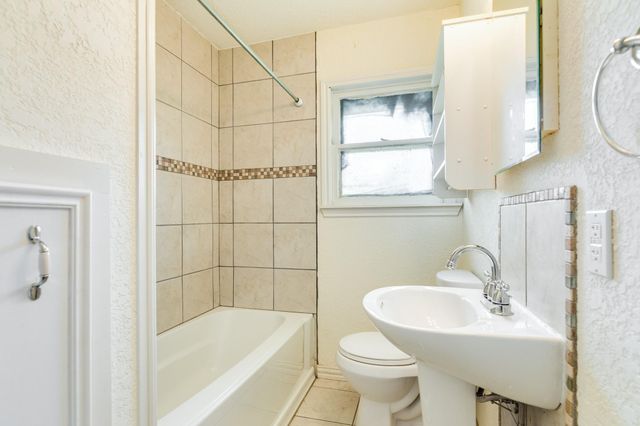 935 Magnolia Street, Lake Jackson, TX 77566