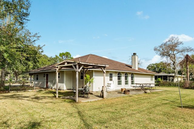 935 Magnolia Street, Lake Jackson, TX 77566