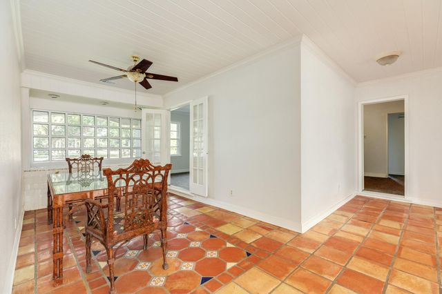 935 Magnolia Street, Lake Jackson, TX 77566