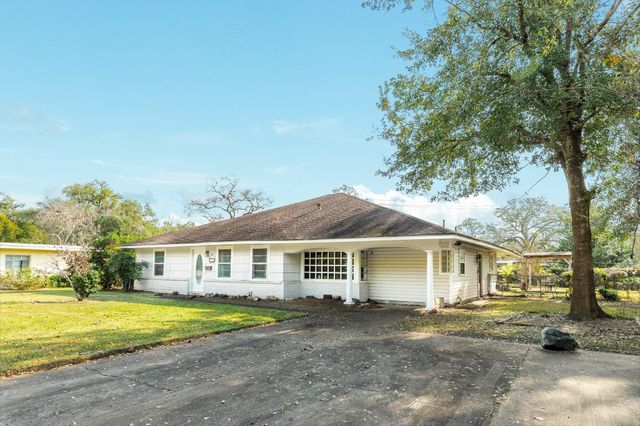 935 Magnolia Street, Lake Jackson, TX 77566