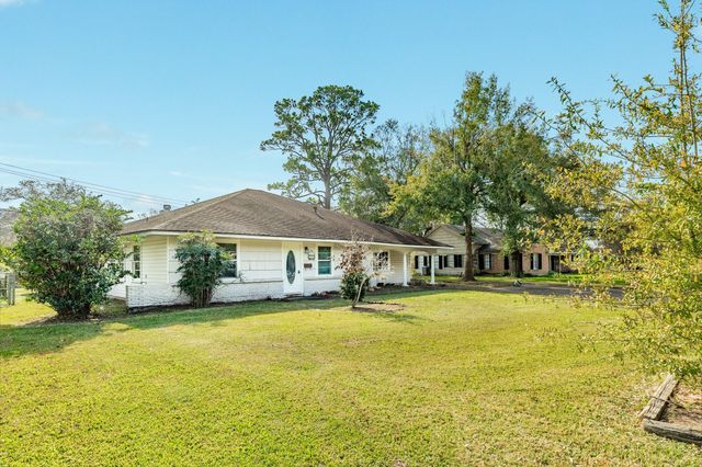 935 Magnolia Street, Lake Jackson, TX 77566