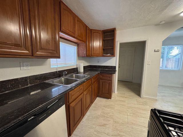 3824 14th Ave, Sacramento, CA 95820