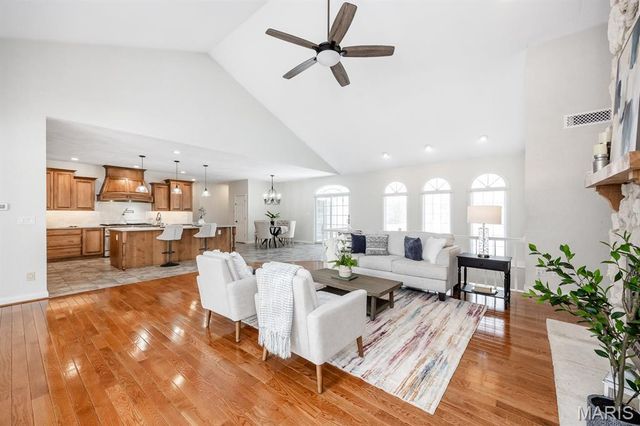 218 Woods Edge Drive, Shiloh, IL 62221