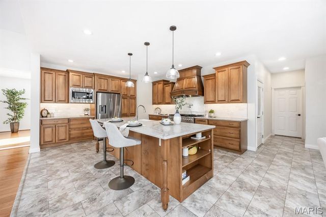 218 Woods Edge Drive, Shiloh, IL 62221