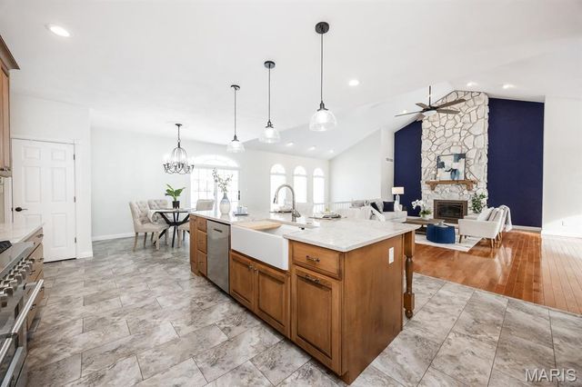 218 Woods Edge Drive, Shiloh, IL 62221