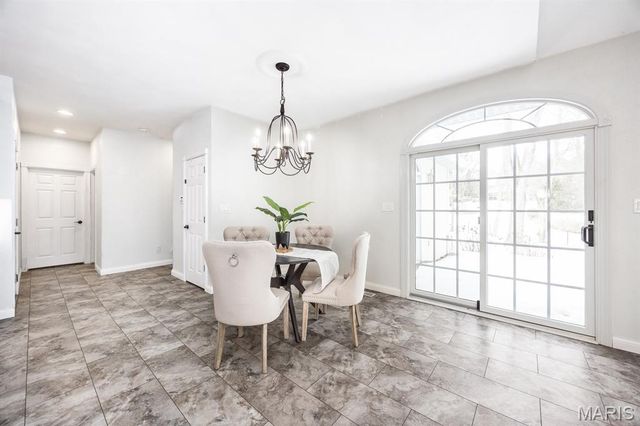 218 Woods Edge Drive, Shiloh, IL 62221