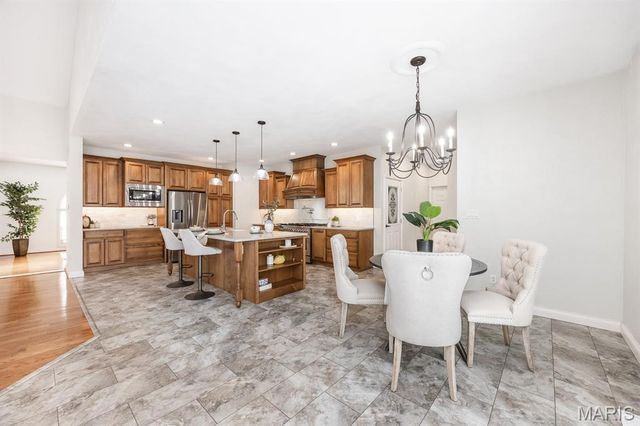 218 Woods Edge Drive, Shiloh, IL 62221