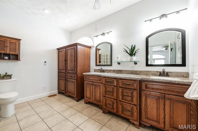 218 Woods Edge Drive, Shiloh, IL 62221