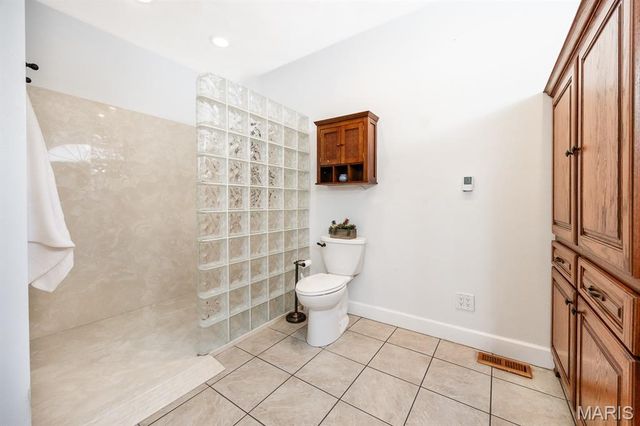 218 Woods Edge Drive, Shiloh, IL 62221