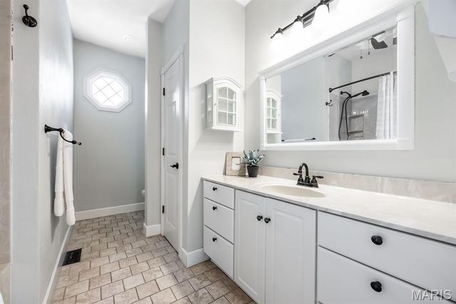 218 Woods Edge Drive, Shiloh, IL 62221