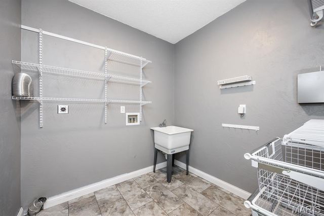 218 Woods Edge Drive, Shiloh, IL 62221