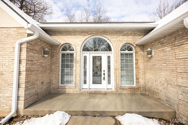 218 Woods Edge Drive, Shiloh, IL 62221