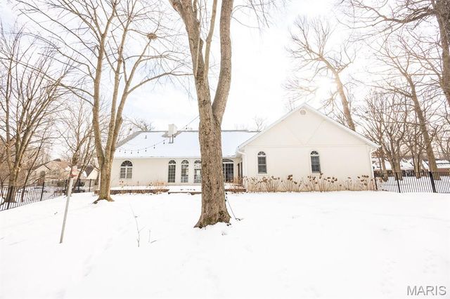 218 Woods Edge Drive, Shiloh, IL 62221