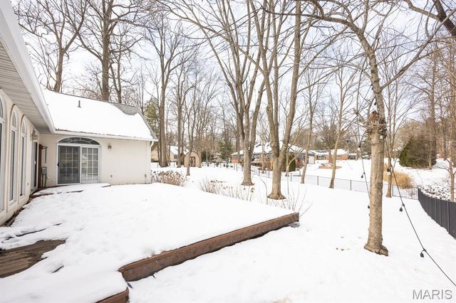 218 Woods Edge Drive, Shiloh, IL 62221