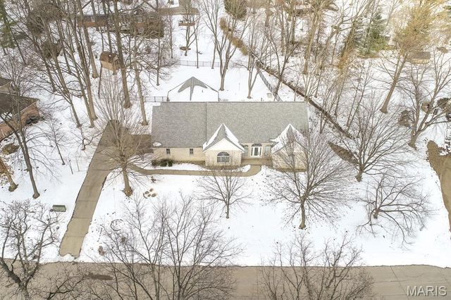 218 Woods Edge Drive, Shiloh, IL 62221