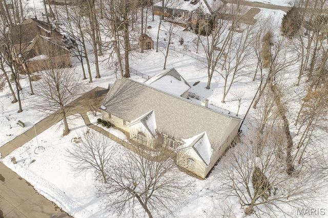 218 Woods Edge Drive, Shiloh, IL 62221