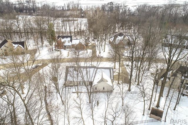 218 Woods Edge Drive, Shiloh, IL 62221