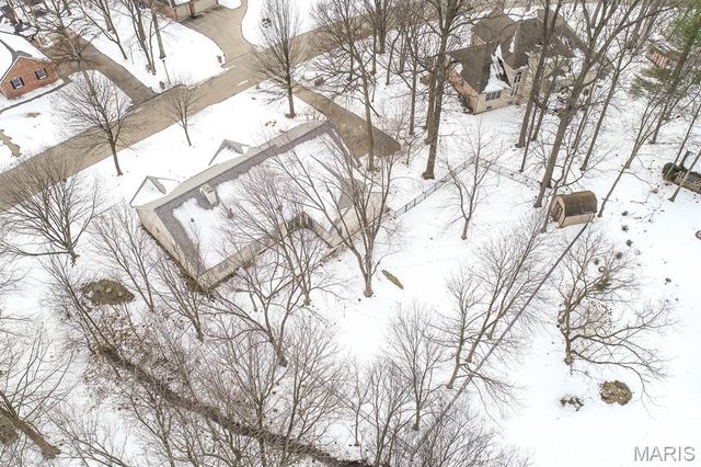 218 Woods Edge Drive, Shiloh, IL 62221