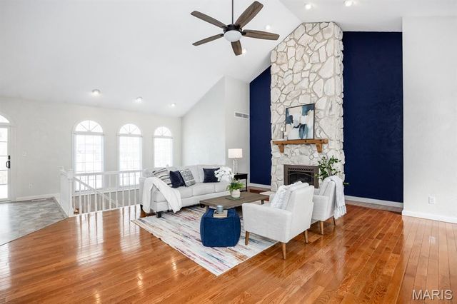 218 Woods Edge Drive, Shiloh, IL 62221