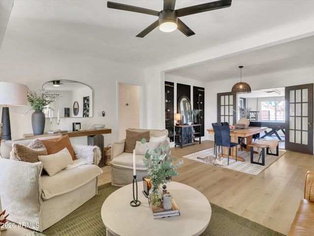 2204 E Whitton Avenue N, Phoenix, AZ 85016