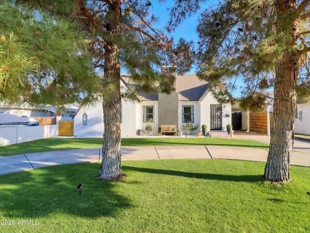 2204 E Whitton Avenue N, Phoenix, AZ 85016