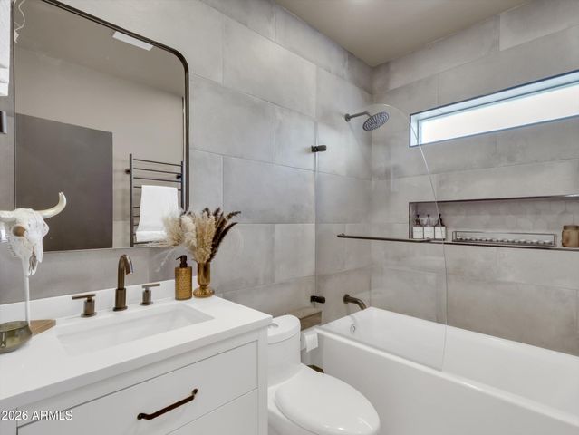 2204 E Whitton Avenue N, Phoenix, AZ 85016