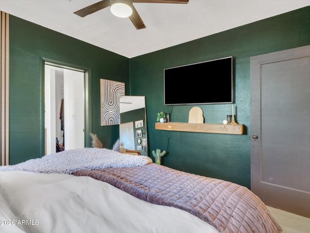 2204 E Whitton Avenue N, Phoenix, AZ 85016