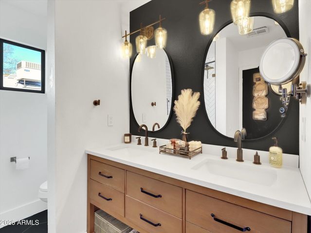 2204 E Whitton Avenue N, Phoenix, AZ 85016