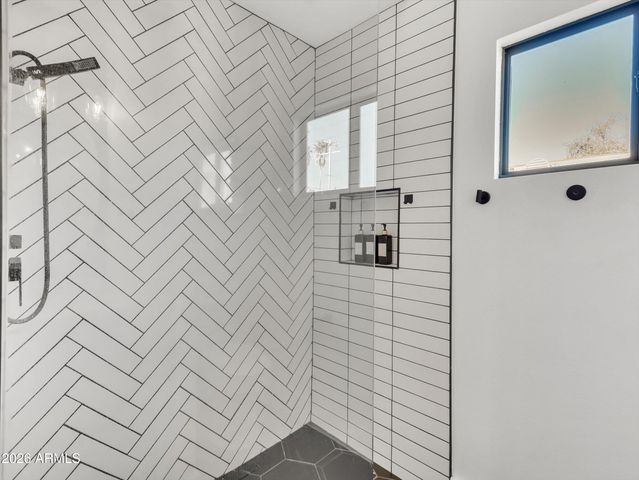 2204 E Whitton Avenue N, Phoenix, AZ 85016