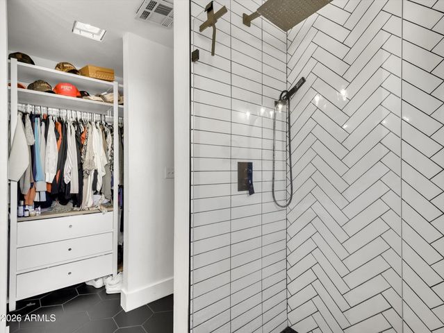 2204 E Whitton Avenue N, Phoenix, AZ 85016