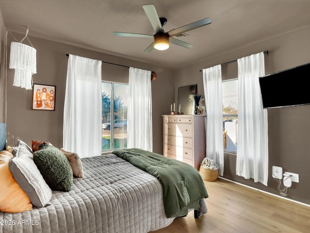 2204 E Whitton Avenue N, Phoenix, AZ 85016