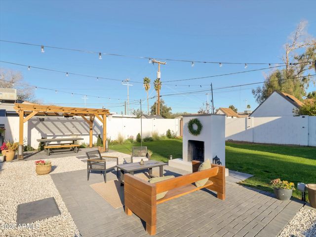 2204 E Whitton Avenue N, Phoenix, AZ 85016