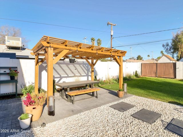 2204 E Whitton Avenue N, Phoenix, AZ 85016