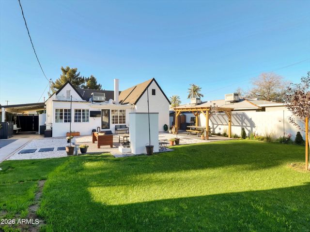 2204 E Whitton Avenue N, Phoenix, AZ 85016