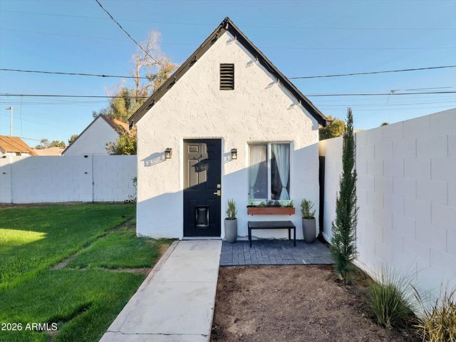 2204 E Whitton Avenue N, Phoenix, AZ 85016