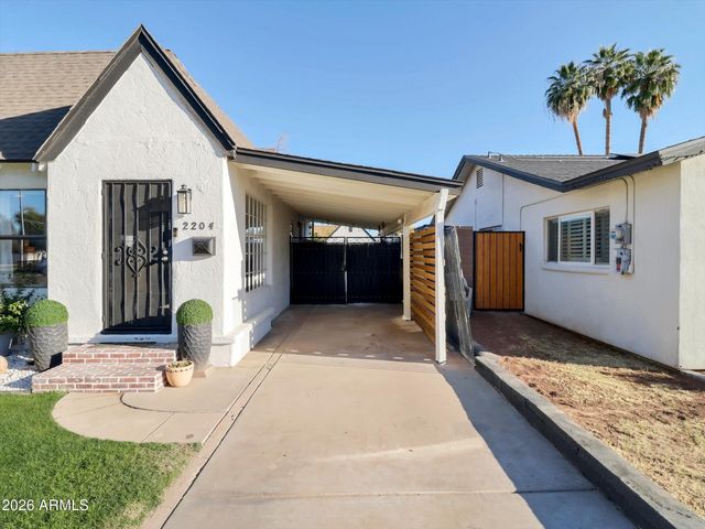 2204 E Whitton Avenue N, Phoenix, AZ 85016